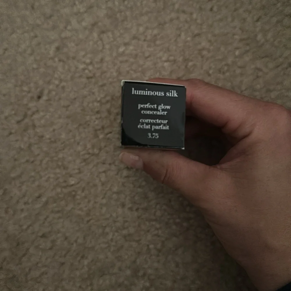 Armani Luminous Silk concealer